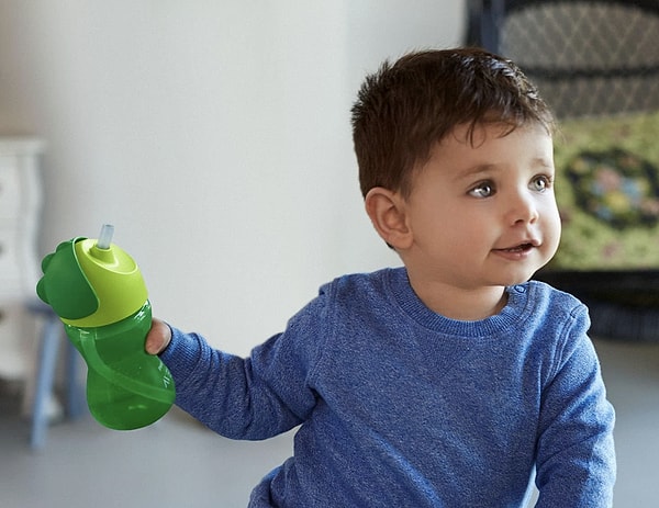 Damlatmaz tasarımıyla hem miniklerin hem annelerin favorisi.