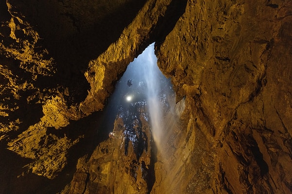 Gaping Gill mağarasına giriş yapmak sıradan bir mağara gezisinden çok daha fazlasını gerektiriyor.