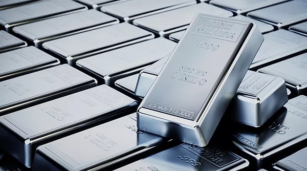 Analistler altınla kıyaslayarak gümüşün yükseliş trendini yorumladı.