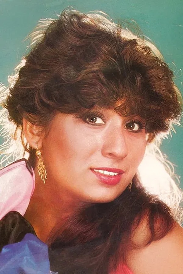 Dönemin sinema izleyicisinin yakından tanıdığı yüzlerinden biri olan Saadet Gürses, Yeşilçam'da özellikle “iyi aile kızı” rolleriyle hafızalara kazınan isimler arasında yer alıyordu.