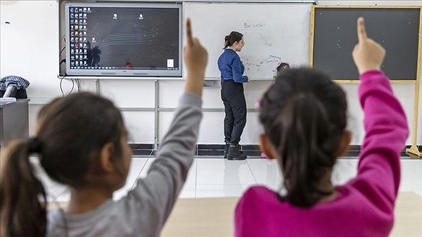 Avrupa’da öğretmen krizi yaşanıyor. Türkiye'de ise 600 bin öğretmen atama bekliyor.