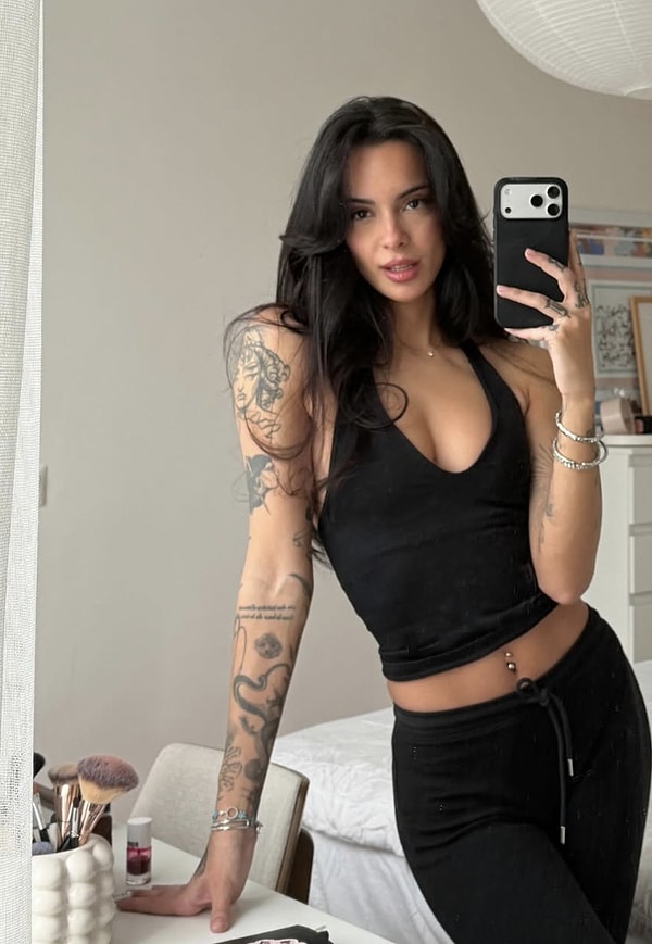 Son zamanlarda influencer dünyasının ve sosyal medyanın en dikkat çeken isimlerinden biri de Pelinay İgit oluyor.