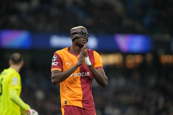 Galatasaray, son maçında Manchester City’ye kaybetmesine rağmen play-off turuna yükselmeyi başardı.