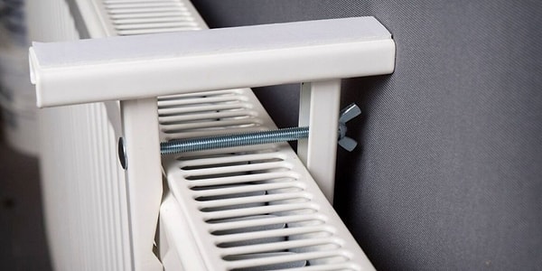 Peteğin üstüne, onunla hizalı şekilde monte edilen bir raf bu noktada devreye giriyor.