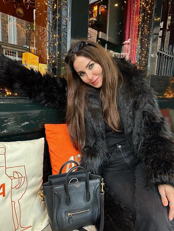 Defne Samyeli kızları Deren ve Derin Talu ile birlikte yaşadığı rezidansta ciddi bir güvenlik sorunu olduğunu açıklayarak adeta isyan etti.