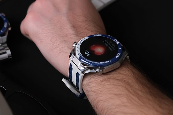 Huawei Watch Ultimate 2’nin sağlık tarafı, günlük kullanımda gerçekten işe yarayan özellikler sunuyor.