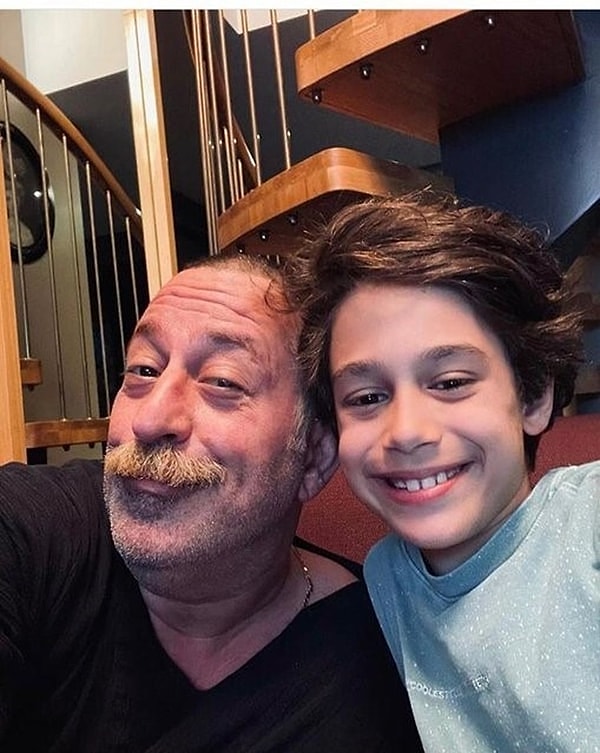 Cem Yılmaz oğlu Kemal’le her paylaşım yaptığında etkileşimlerin odağı oluyor.