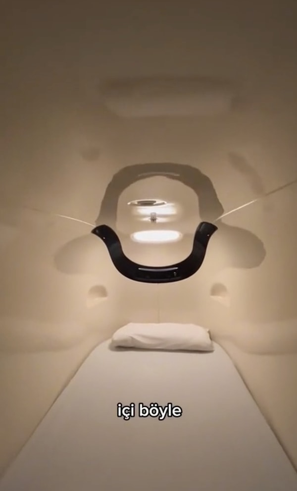 Paylaşımında kapsüllerin sanılandan daha geniş olduğunu belirten gezgin, oturduğunda başının tavana değmediğini ve alanın oldukça kullanışlı olduğunu söyledi.