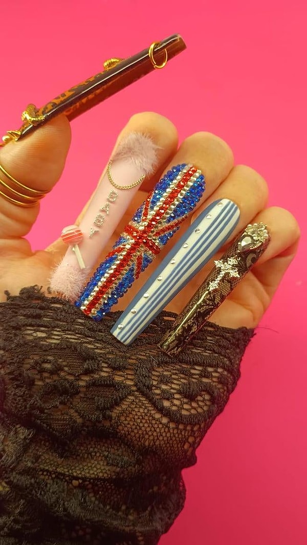 10. Şık tırnaklara bayıldığımız biliyorsunuz...
