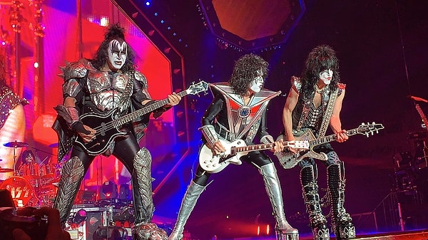 2000'li yıllarda kadro tekrar değişti.