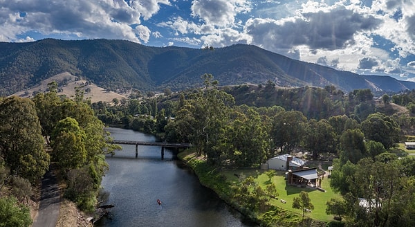 Kasabanın tek daimi sakini de gönderiliyor.