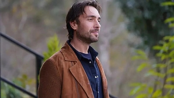 TRT 1'in sevilen dizisi Taşacak Bu Deniz'in Adil Koçari'si Ulaş Tuna Astepe son açıklamalarıyla gündemde.