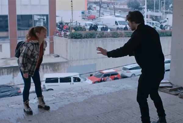 Aksiyon temalı dizi ve filmler, yüksek temposu ve sürükleyici sahneleriyle dünyanın dört bir yanında geniş bir izleyici kitlesine ulaşıyor.