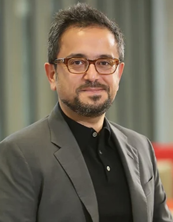 Yaklaşık 950 milyon dolarlık servetiyle Türkiye’nin en zenginleri listesinde 34. sırada yer alan Ali Sabancı, son dönemde yaptığı açıklamalarla sık sık gündeme geliyor.