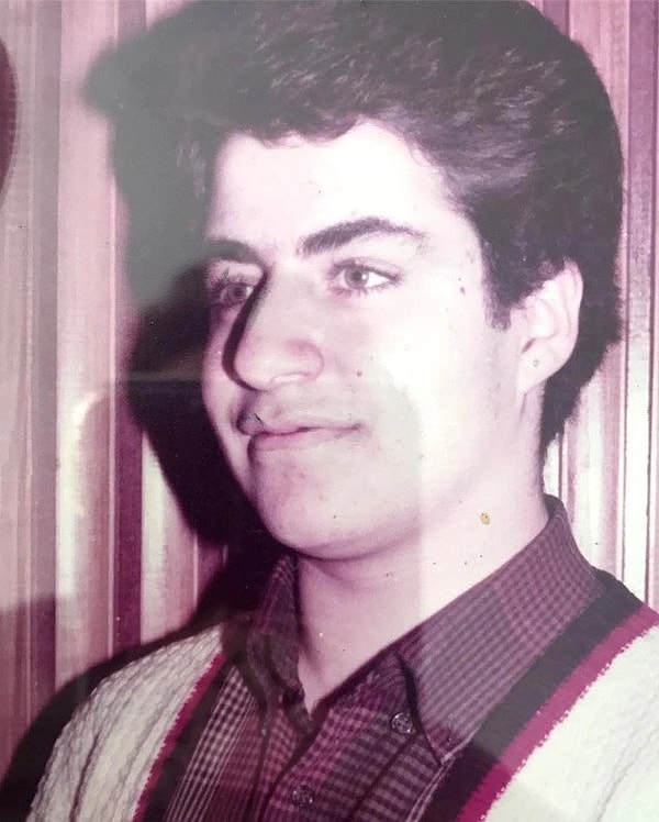 Henüz 1 yaşındayken ailesiyle birlikte Bursa’ya göç eden Ürek’in hayatı burada daha da zorlaştı.