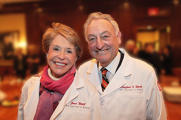 Bağışın 80 milyon dolarlık bölümünün, Veterinerlik Tıp Kompleksi’nin genişletilmesi kapsamında yeni bir küçük hayvan eğitim hastanesinin inşasında kullanılacağı açıklandı.