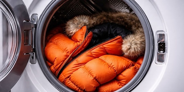 Kaz tüyü montlar hafif yapıları ve yüksek ısı yalıtımıyla kış aylarında sıkça tercih ediliyor.