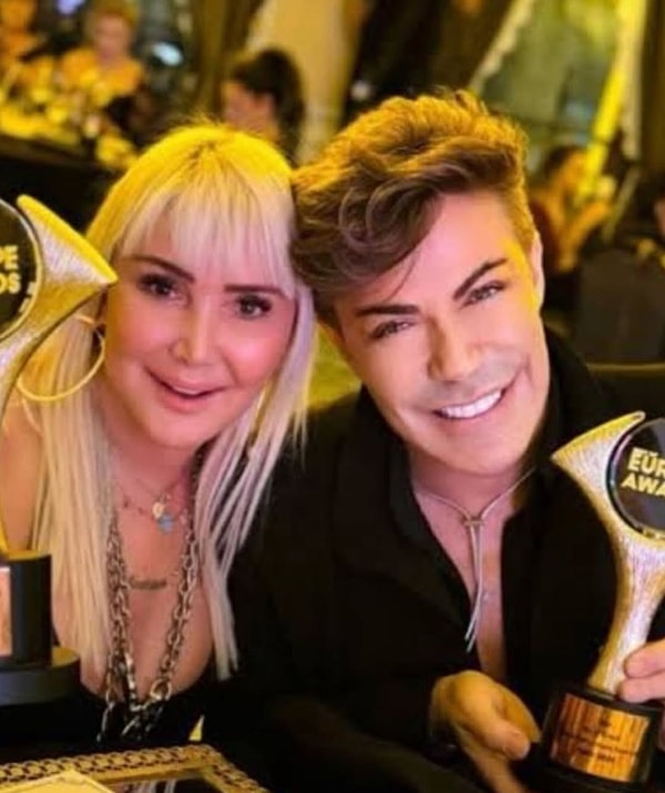 1 Şubat'ta son yolculuğuna birçok ünlü dostunun eşliğinde uğurlanan Fatih Ürek'in cenazesinde dikkat çeken bir detay oldu.