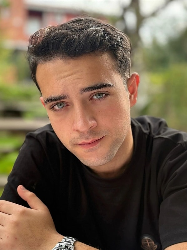 Güldüy Güldüy Show Çocuk'la hayatımıza giren ödüllü oyuncu Berat Efe Parlar, Sahipsizler dizisine dahil oldu.