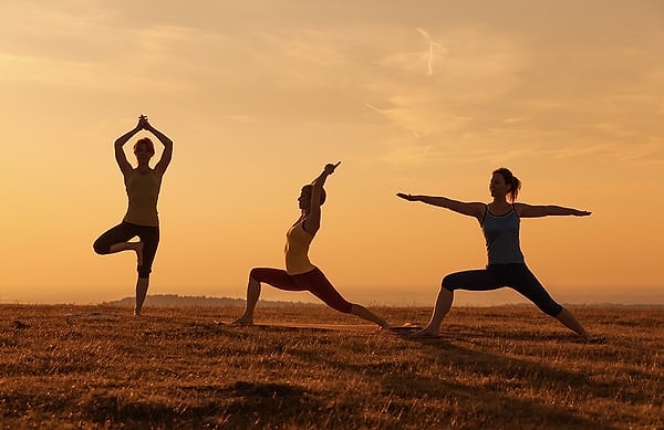 Bu görüş, bilimsel verilerle de örtüşüyor. NHS England, güçlü ve kaliteli ilişkilerin insanlara bir amaç ve aidiyet duygusu kazandırdığını vurguluyor.