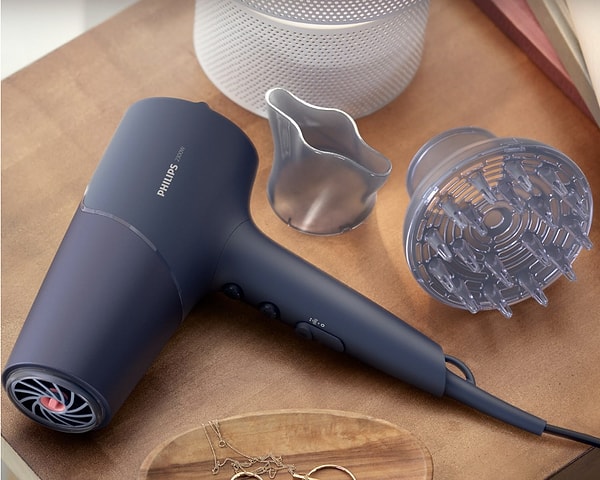 Güçlü hava akışıyla saçlarınızı hızla kuruturken ısı hasarına karşı koruyan bu teknoloji harikası, 2.300 TL yerine sadece 1.599 TL!