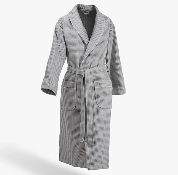 Yumuşacık dokusu ve şık tasarımıyla dikkat çeken bu bornoz, %25 indirim fırsatıyla konforu evinize getiriyor.