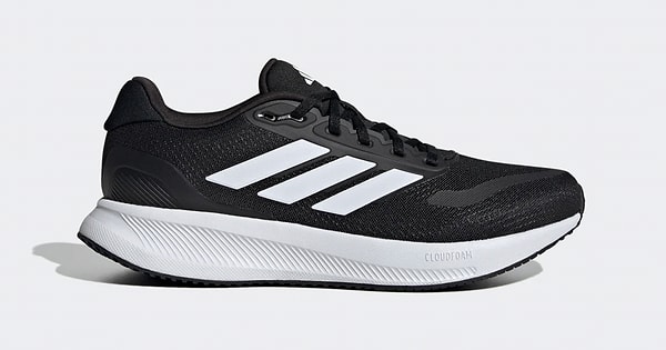 Şık siyah tasarımıyla her kombine uyum sağlarken, dayanıklı dış taban yapısı sayesinde uzun ömürlü bir kullanım vadediyor.