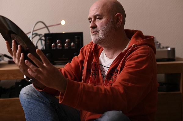 Algoritmaların yönlendirdiği sosyal medya düzeninde sizce özgür irade hâlâ mümkün mü, yoksa asıl mesele bu manipülasyonun farkında olup olmamak mı?