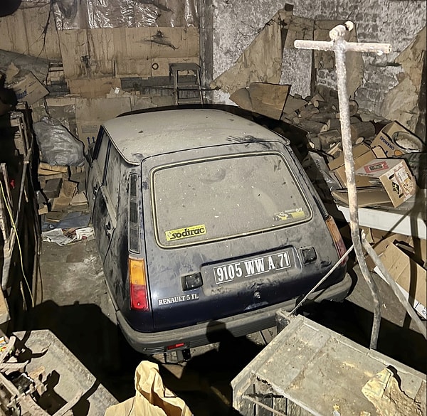 Küçük bir köyde gerçekleştirilen bu keşif, otomobil koleksiyoncuları arasında büyük heyecan yarattı.