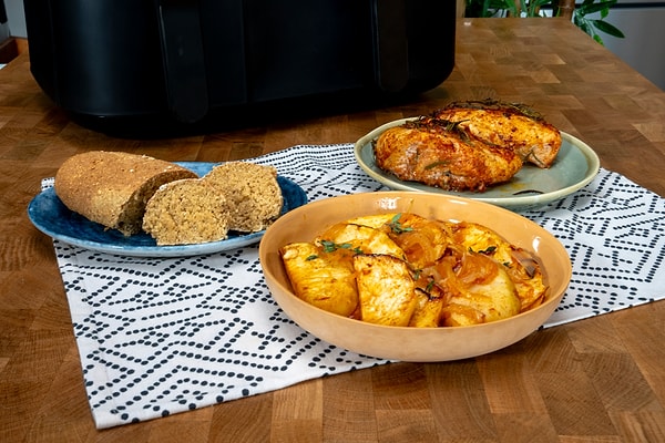 Portakallı Kereviz,  Biberiyeli Tavuk Göğsü ve Yulaf Ekmeği Nasıl Yapılır?