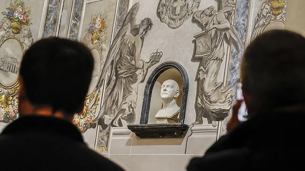 İtalya'daki bir fresk, ülkeyi karıştırdı.