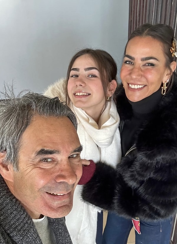 Eşi Erdem Yıldız’la birlikte kurduğu sakin hayatını göz önünde yaşamayı tercih etmeyen Tokuş, bu kez küçük bir istisna yaptı.