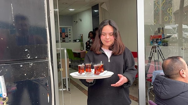 Eylül’ün serüveni 15 yaşında restoranlarda çalışmaya başlamasıyla filizlendi.