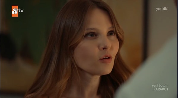 2019 yılında ünlü reklamcı Erol Özmandıracı ile nikah masasına oturan güzel oyuncu sektörden elini ayağını bir süreliğine çekmişti.