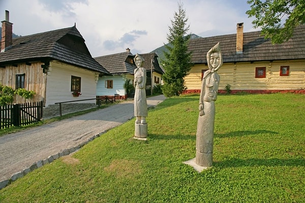 "Bizi bir hayvanat bahçesine dönüştürdü."