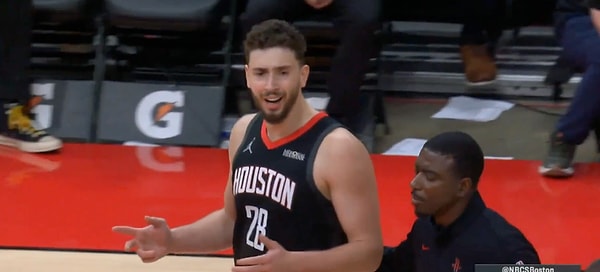 Beklediği faul çalınmayınca hakeme tepki gösterdi.