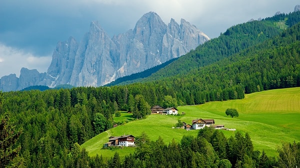 Funes, Dolomitler bölgesinde benzer sorunlarla karşılaşan ilk yer değil