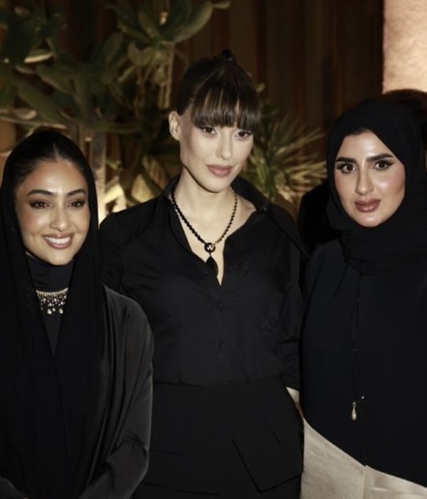 Dilan Çiçek Deniz bu kez rol aldığı projelerden çok değişen görünümüyle gündeme geldi.