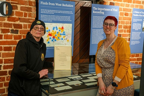 O döneme ait küçük altın nesneler genellikle kişisel süs eşyası, statü nesnesi veya ritüel objeler olarak yorumlanıyor.