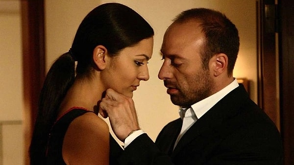 Aşkları Binbir Gece dizisinde başlayan Halit Ergenç ve Bergüzar Korel, ekranın en yakışan çiftleri arasında yer alıyor.