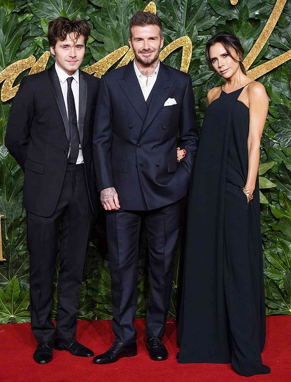 Victoria Beckham ve David Beckham'ın oğulları Brooklyn Beckham'ın 2026 başında sosyal medya üzerinden yaptığı sert açıklamalar aile içindeki gerilimi gündeme taşımıştı.