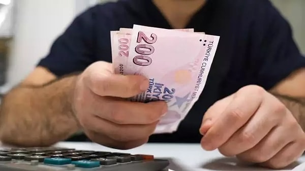 Ankara’da faaliyet gösteren bir firmada çalışan bir işçi, 9 yıllık çalışması sonrasında emekli oldu.