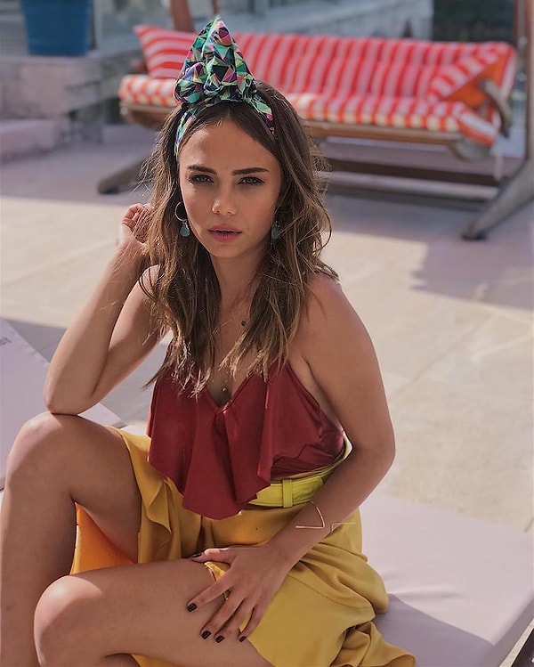 Aynı Yağmur Altında dizisiyle ekrana dönen Bahar Şahin, Mine Tugay'la birlikte oynama konusunda açıklama yaptı.