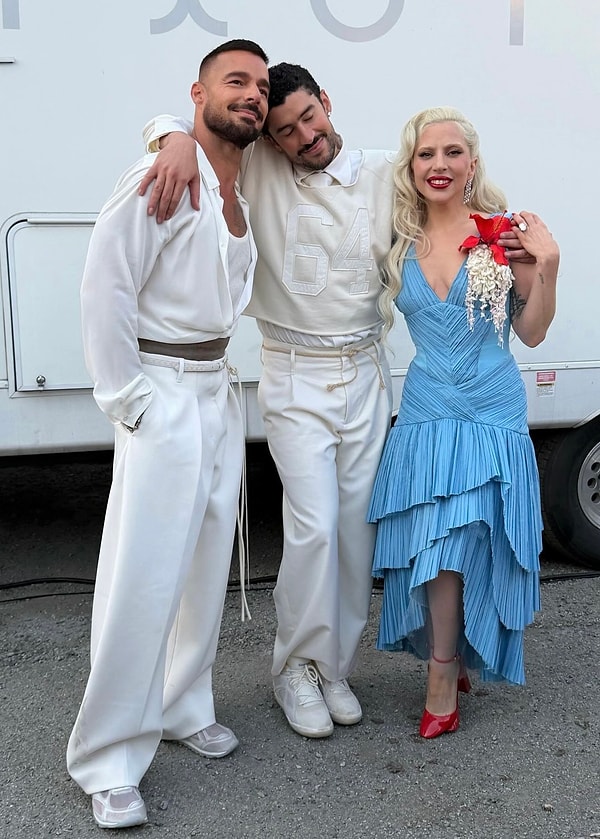 Bad Bunny'ye Lady Gaga ve Ricky Martin eşlik etti.