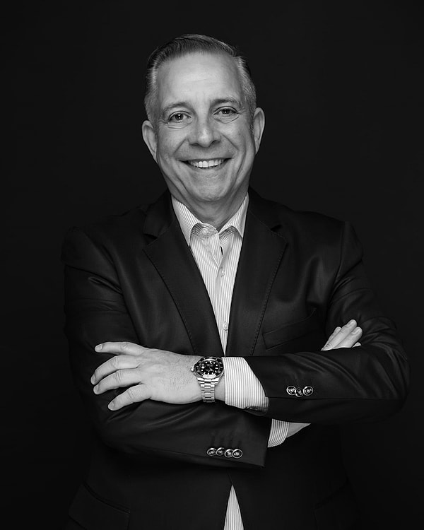 Kitapta 'insan faktörüne' sıkça vurgu yapıyorsunuz. Teknolojinin bu kadar merkezde olduğu bir çağda, sigortacılıkta insan dokunuşu nasıl korunmalı?