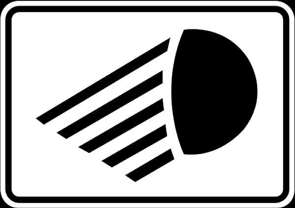 PL-4 trafik levhası, Karayolları Genel Müdürlüğü tarafından tanımlanan “Far Paneli”dir.