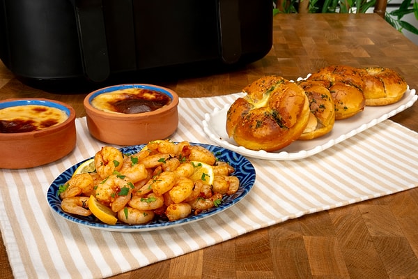 Limonlu Sarımsaklı Karides, Maydanozlu Sarımsaklı Ekmek ve Tahinli Süt Helvası Nasıl Yapılır?