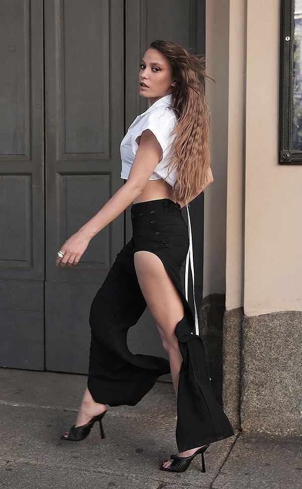 Serenay Sarıkaya'nın "Çok heyecanlıyım" dediği yeni filmiyle ilgili detaylar belli olmaya başladı.