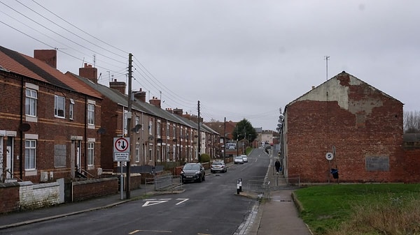 Horden’da terk edilmiş evler kadar sahte kapı ve pencereler de dikkat çekiyor