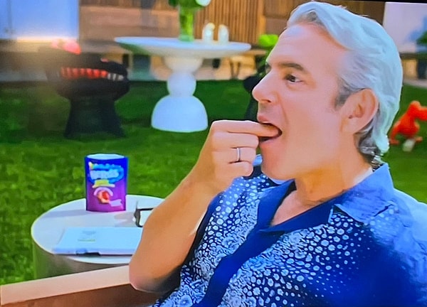 Dünyanın en çok izlenen spor etkinliklerinden biri olan Super Bowl, bu yıl sadece saha içindeki mücadeleyle değil, reklam kuşaklarındaki tartışmalarla da adından söz ettiriyor.